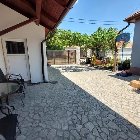 Cozy, Quiet & Family Friendly In Arad Apartment Phòng bức ảnh