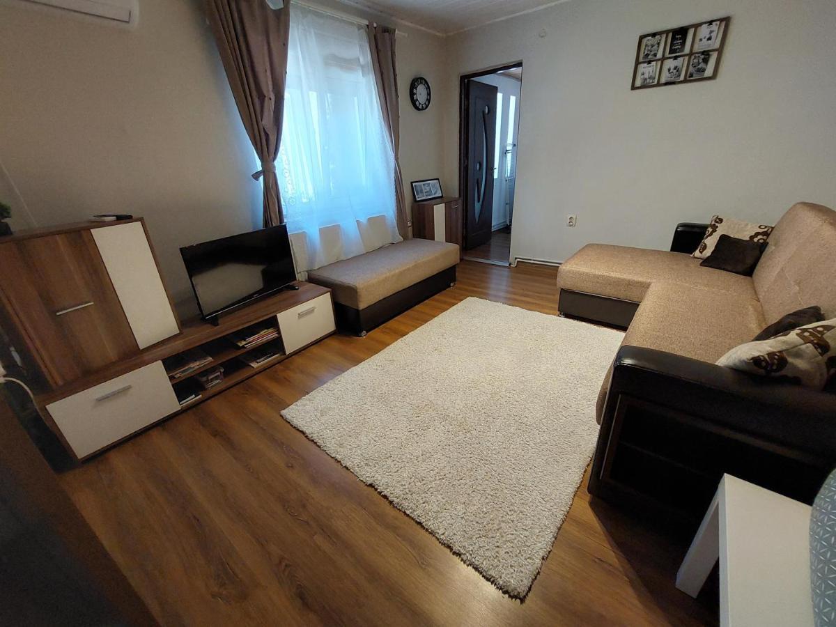 Cozy, Quiet & Family Friendly In Arad Apartment Ngoại thất bức ảnh